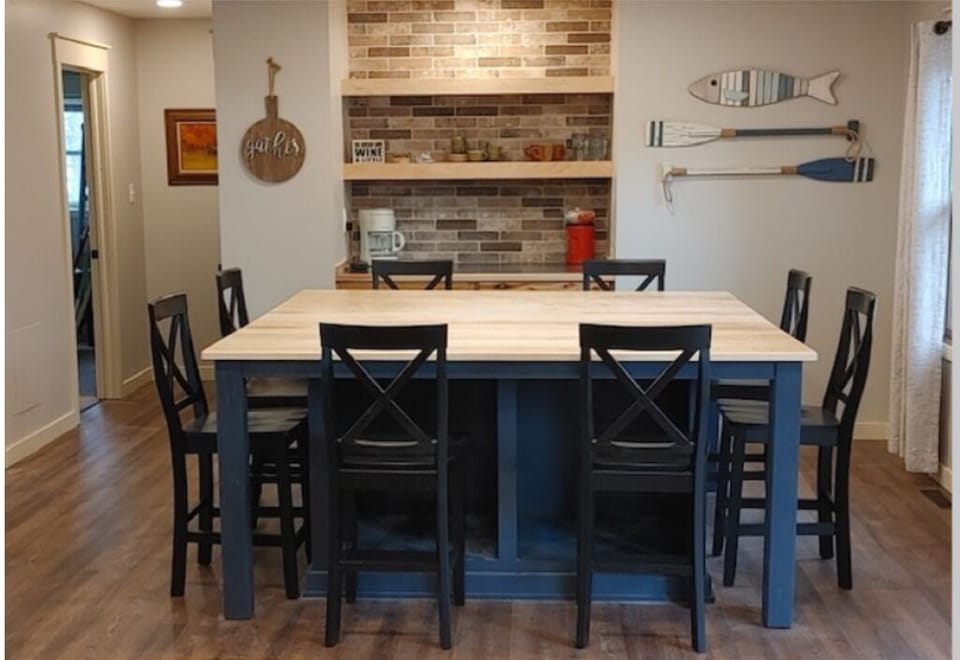 Huge dinning room table-Seats 12