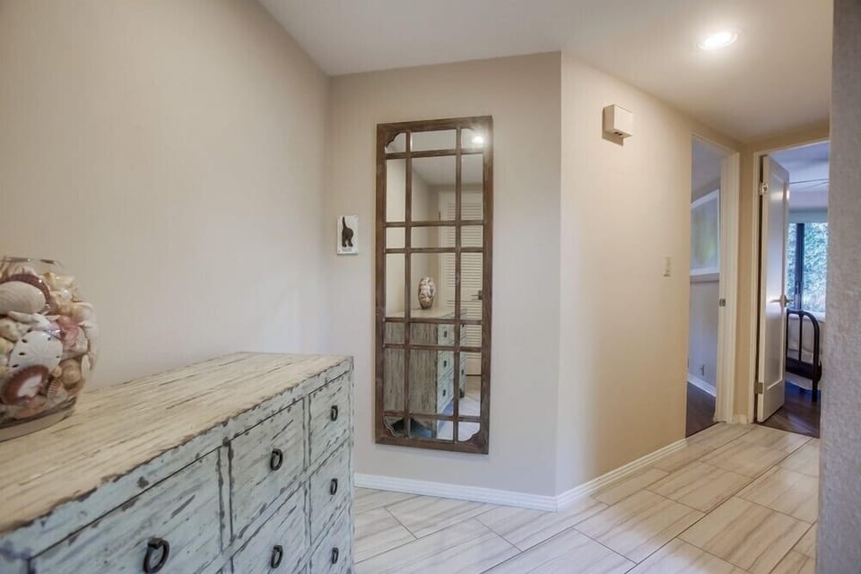 Downstairs foyer leads to the bedrooms and bathroom.