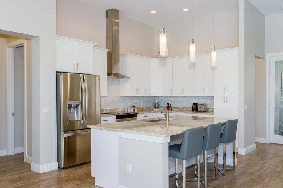 Kitchen Center Island and Additional Seating