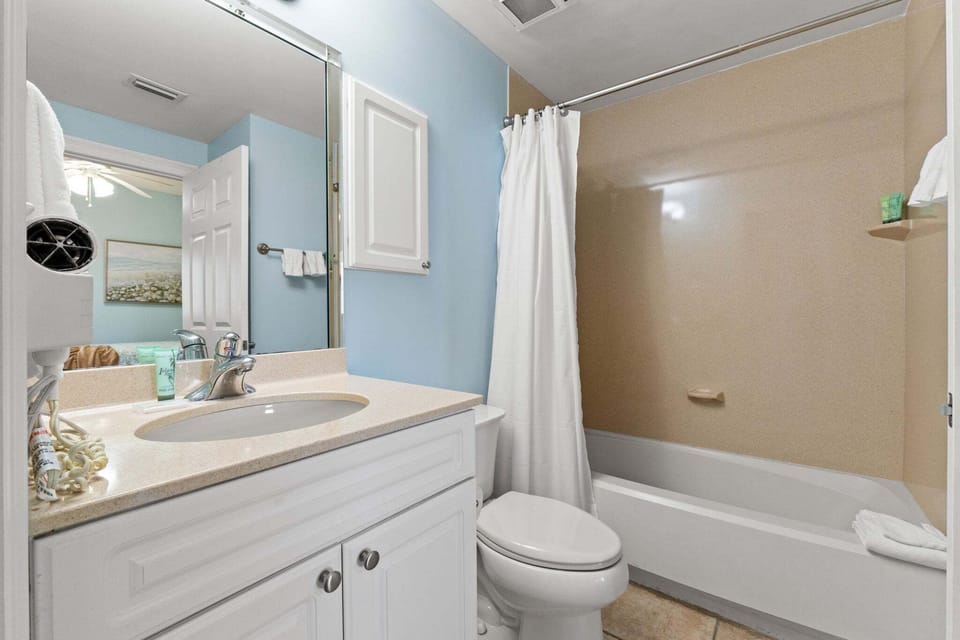 Bathroom with Tub/Shower Combo
