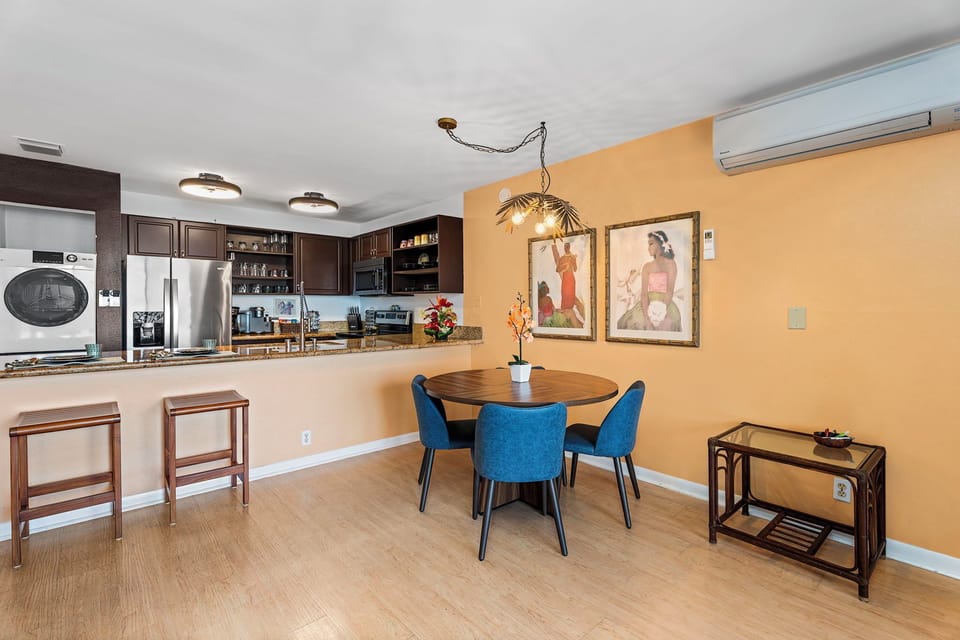 Dining and Breakfast Bar