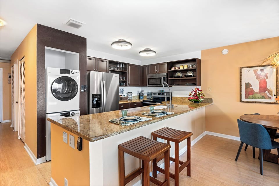 Full Kitchen with lots of counter space!