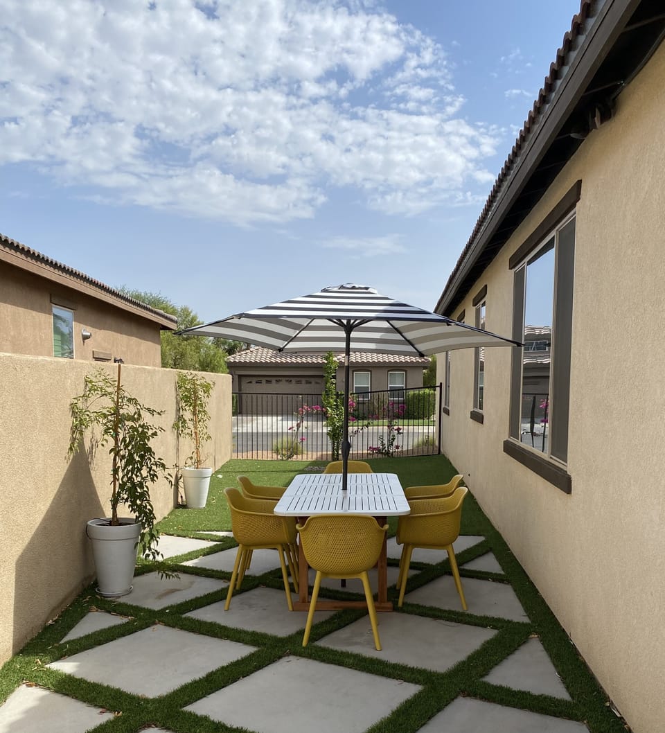 Outdoor dining with seating for six