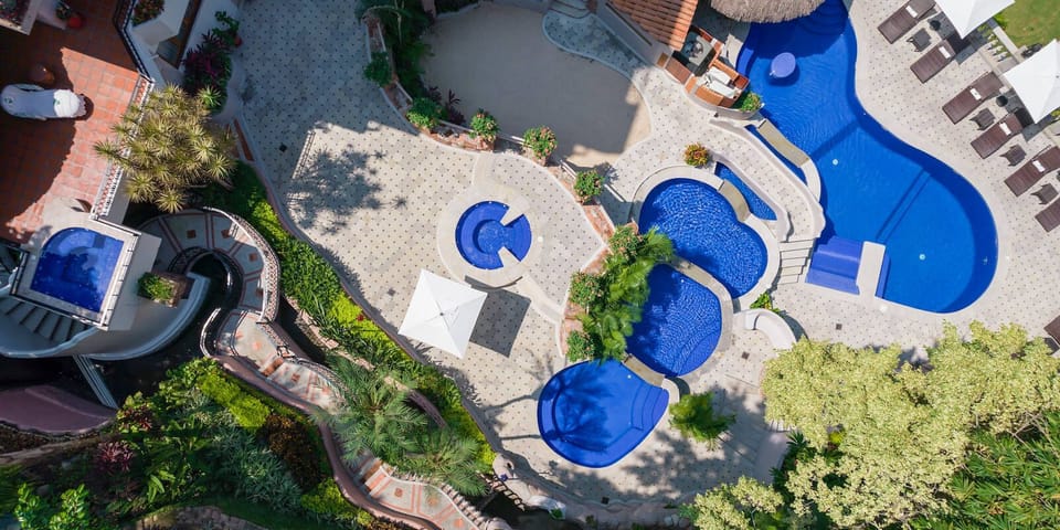 Heated Jacuzzi &amp; Pools