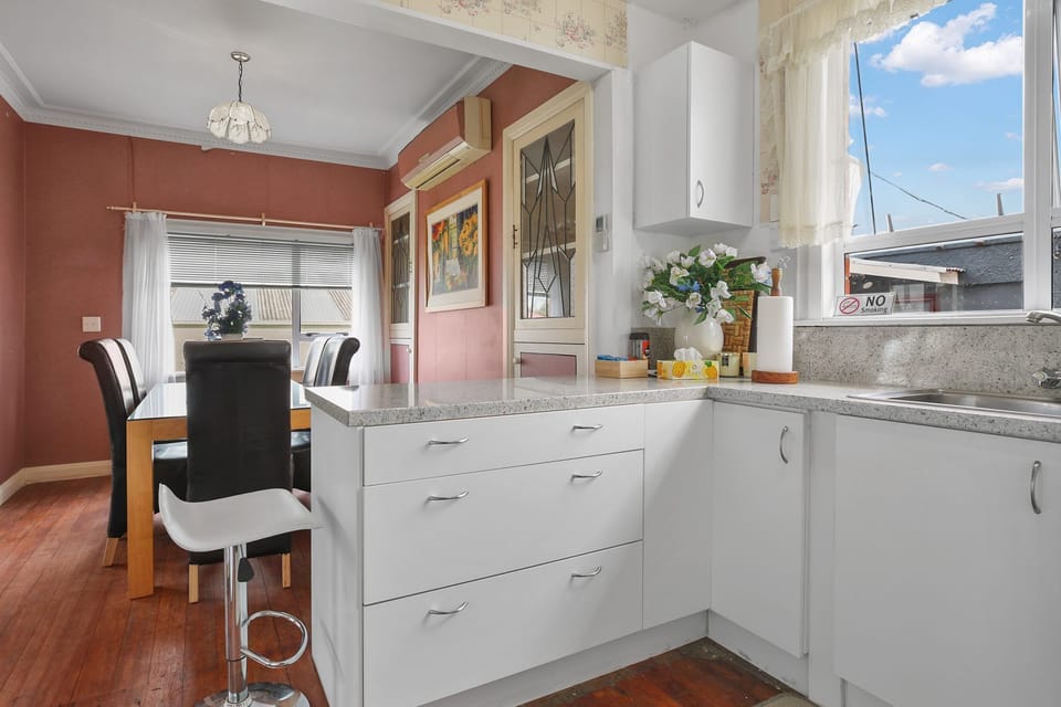 kitchen connect to dinningroom