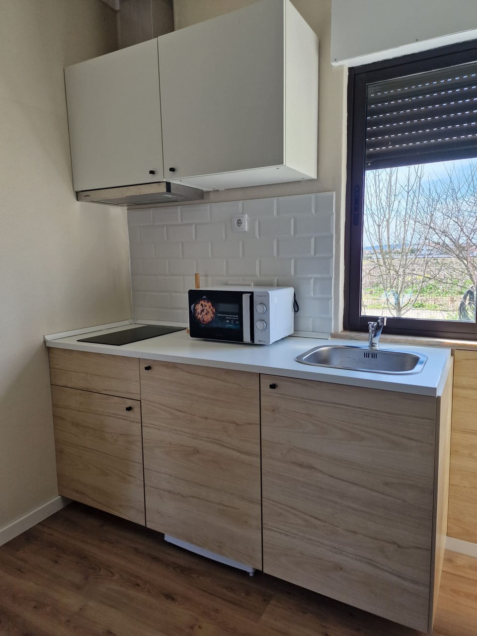 Junior Studio | Private kitchen | Paper towels, dining tables