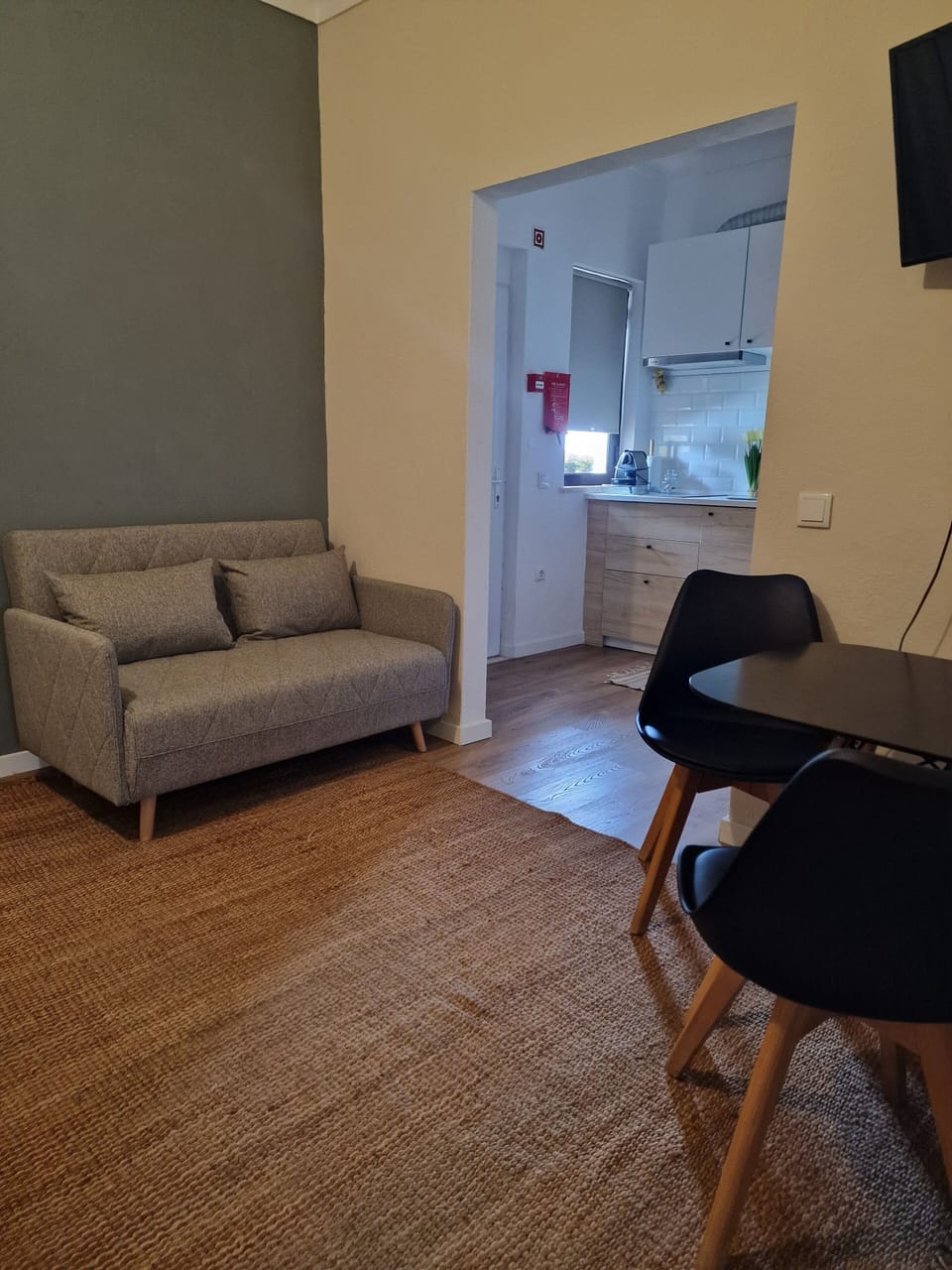 Standard Studio | Living area | 50-inch Smart TV with cable channels, TV, Netflix