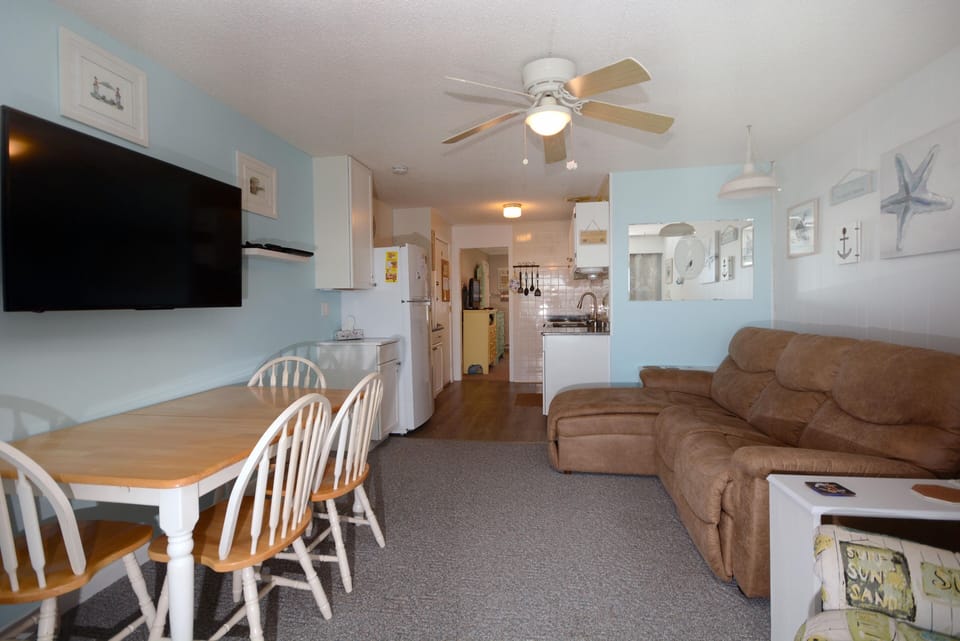 CRUISEWAY 4-LIVING-AREA