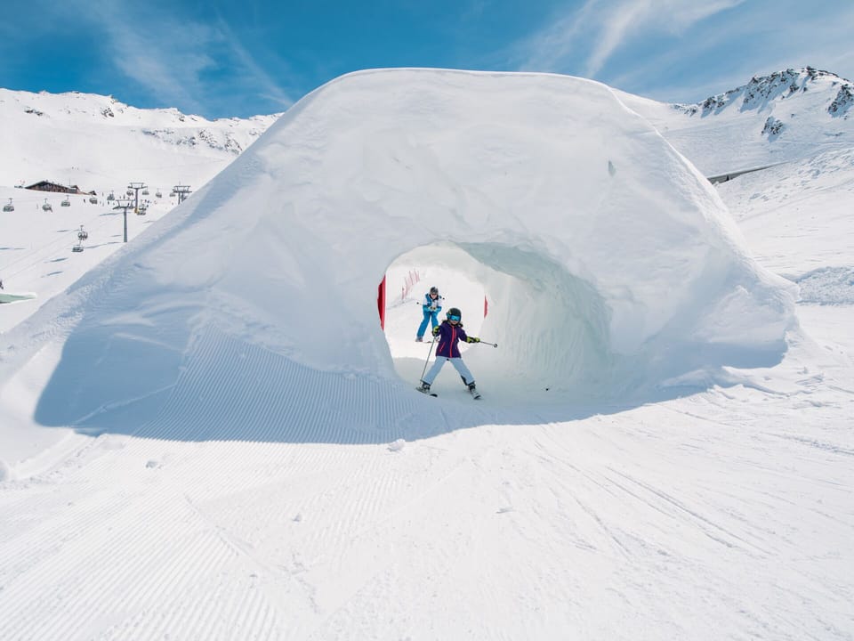 Obergurgl ski through igloo