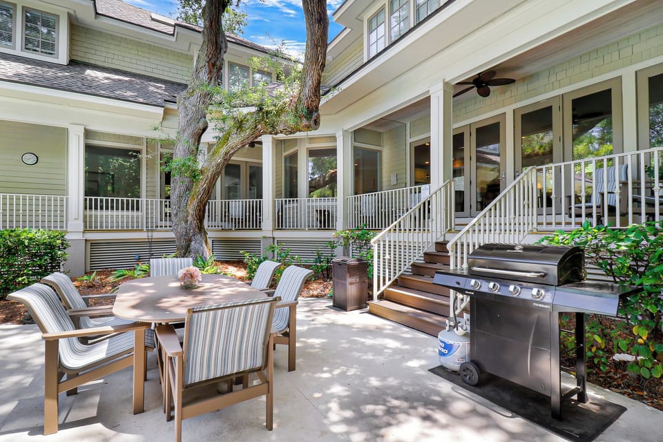 2 Royal Tern | Outdoor Dining in Private Backyard - 2 Royal Tern | Outdoor Dining in Private Backyard