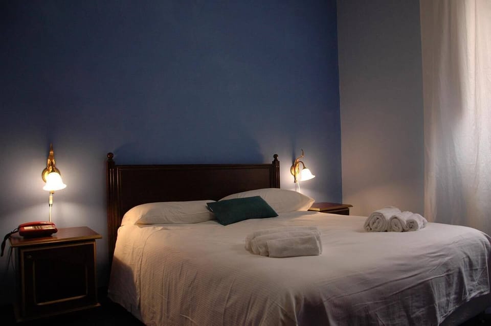 Minibar, soundproofing, bed sheets