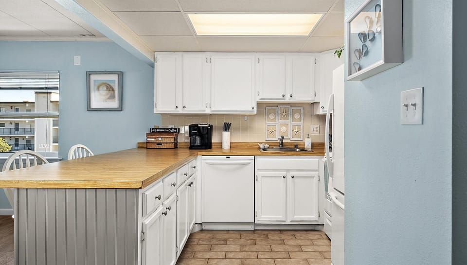 Ample counter space to assemble a simple snack or a full mea;
