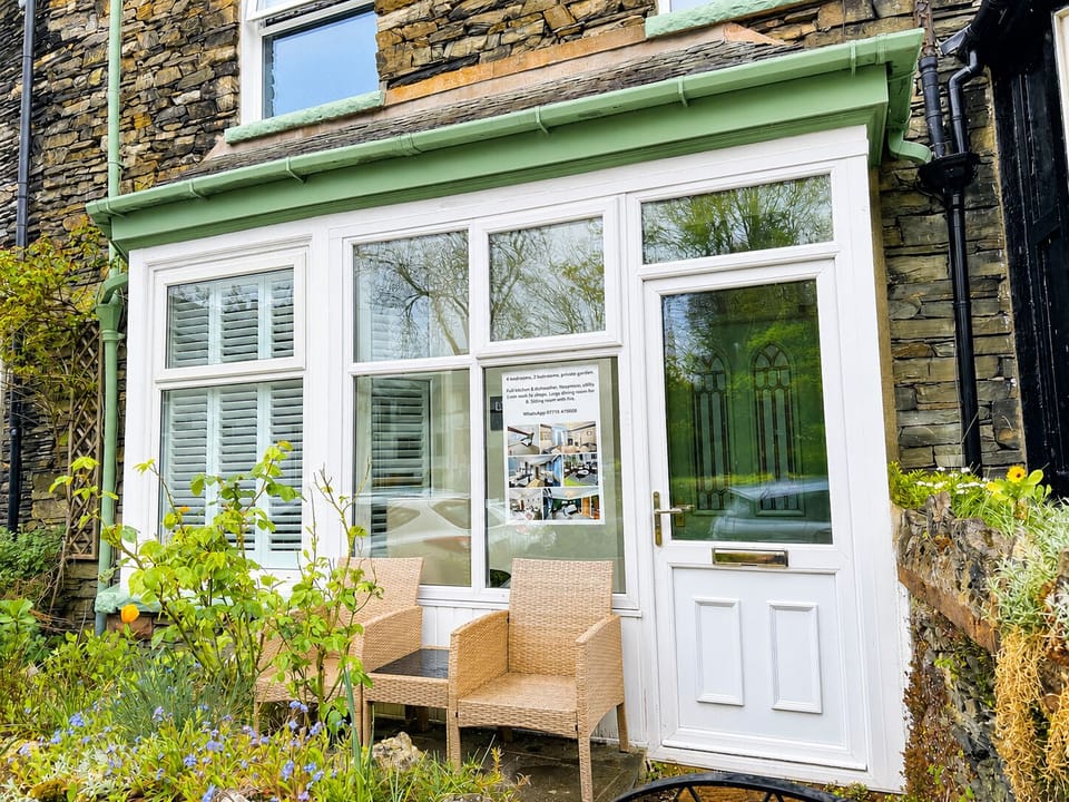 Outside seating to the front