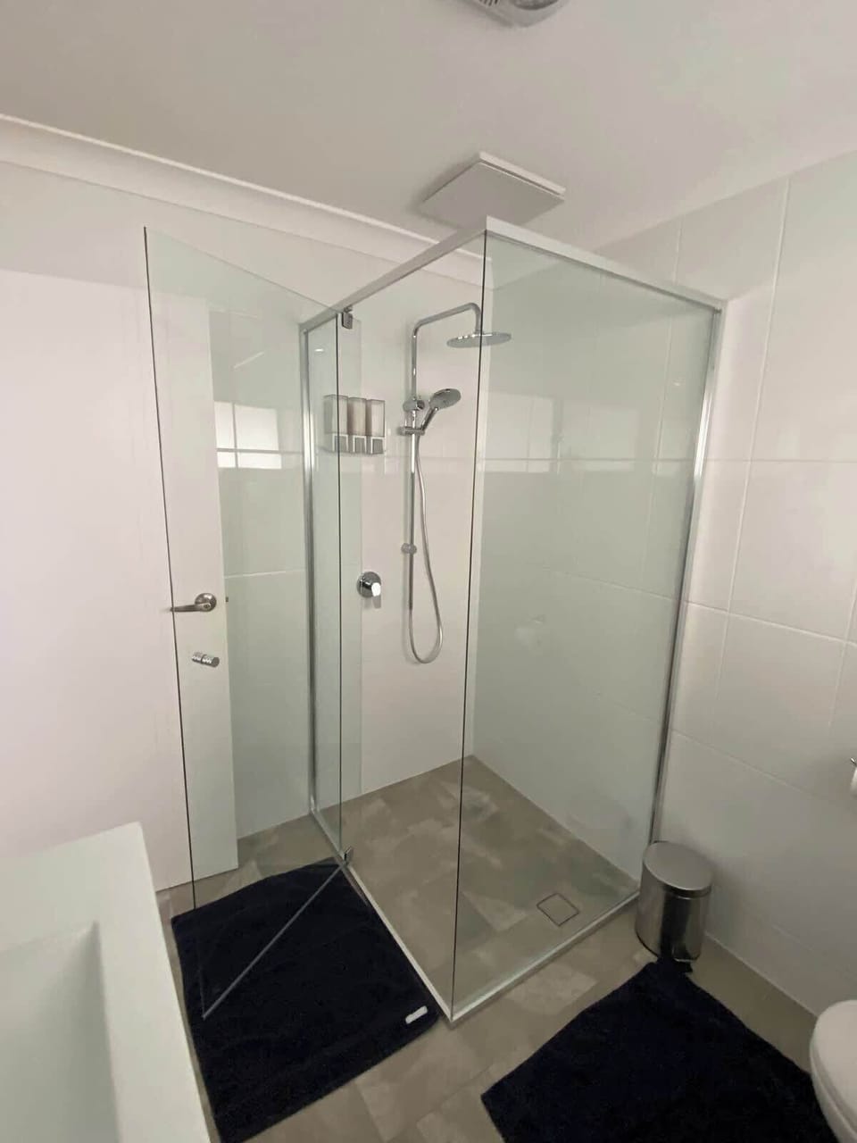 Double rail Shower with body wash, shampoo and conditioner