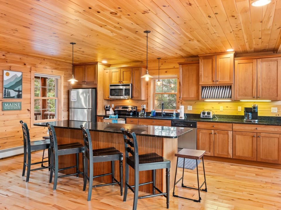Sunny View Chalet- Minutes to Swimming, Hiking, Biking- Awesome Mountain Views! (2436)