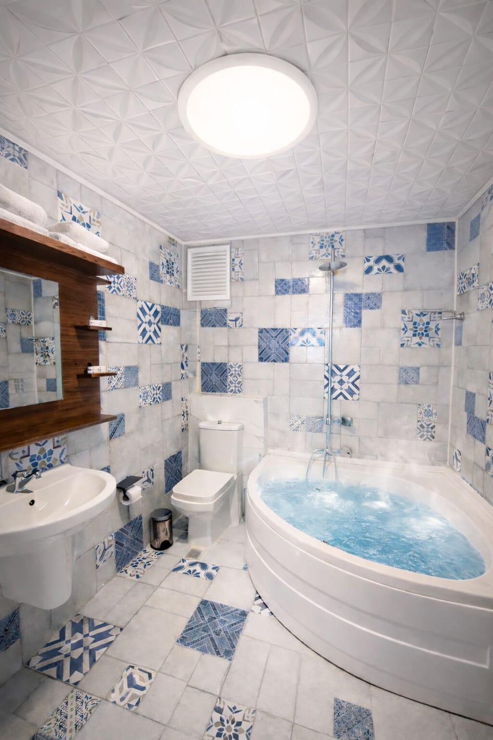 Luxury Studio | Jetted tub