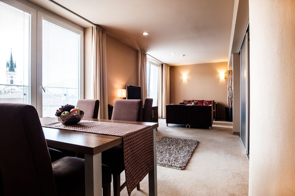 Deluxe Double Room | Living area | 42-inch LCD TV with digital channels, TV