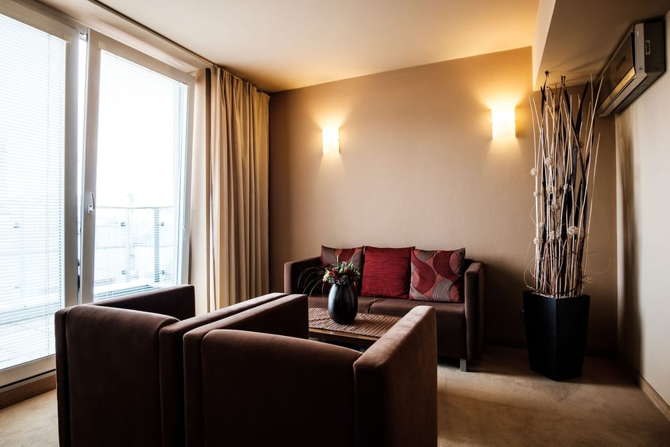 Deluxe Double Room | Living area | 42-inch LCD TV with digital channels, TV