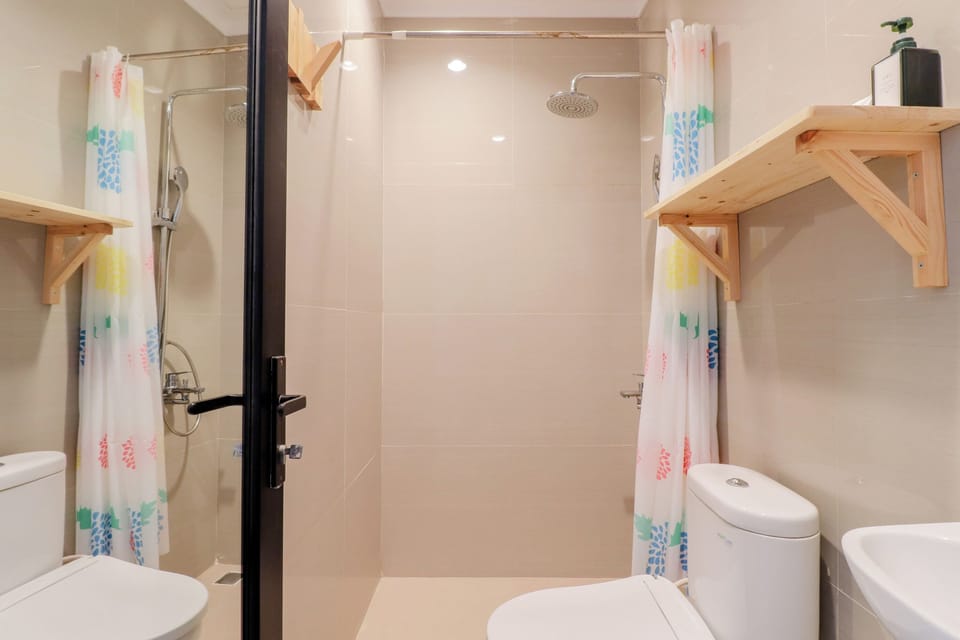 Superior Double Room No View (Lantai 2) | Bathroom | Shower, towels