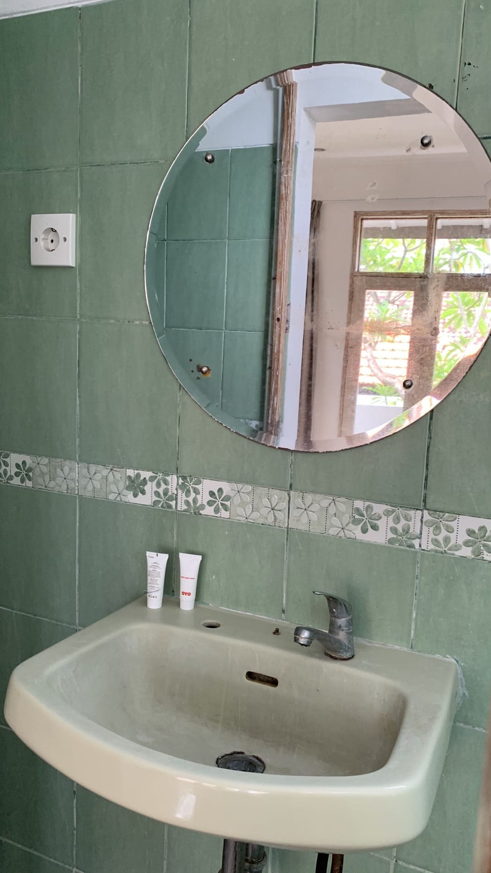 Standard Double Room | Bathroom sink