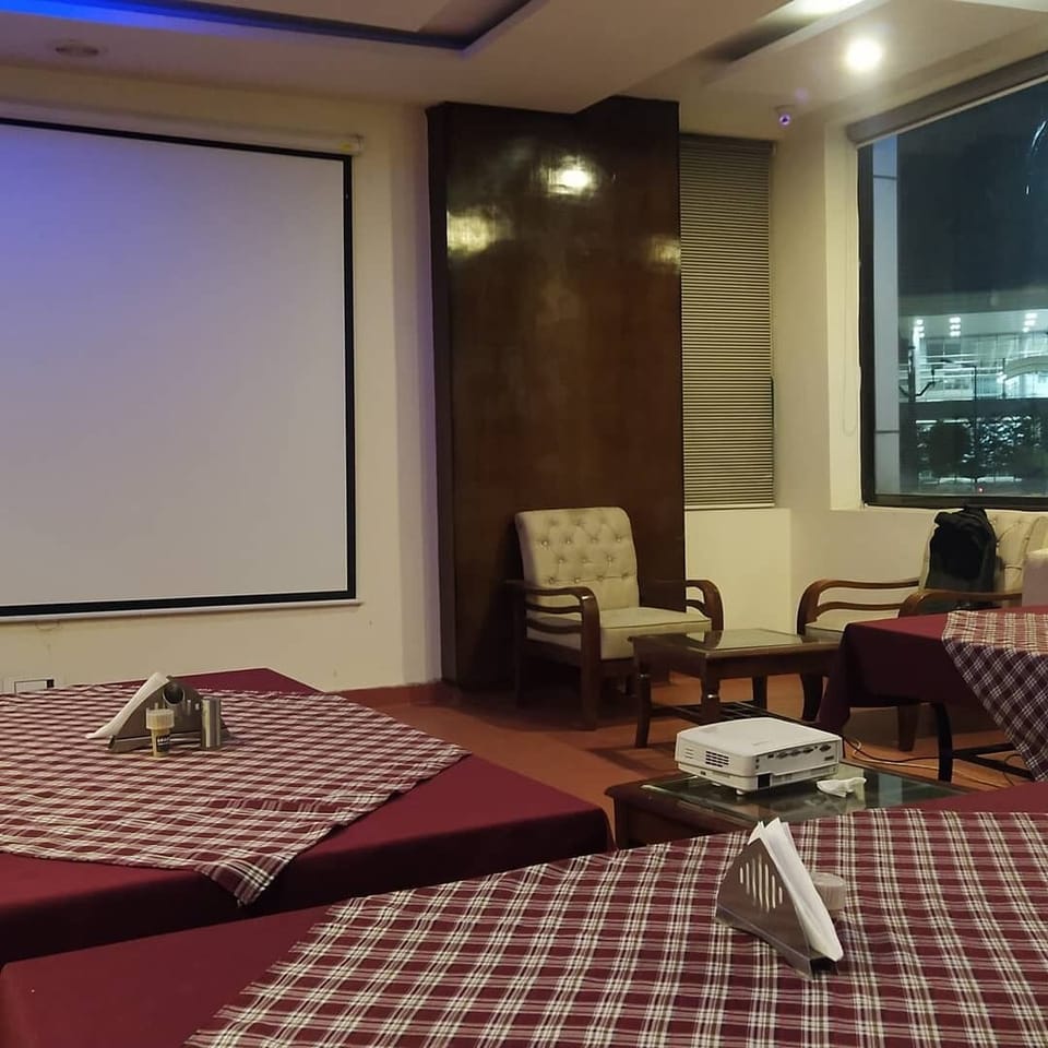 32-inch LED TV with satellite channels, TV
