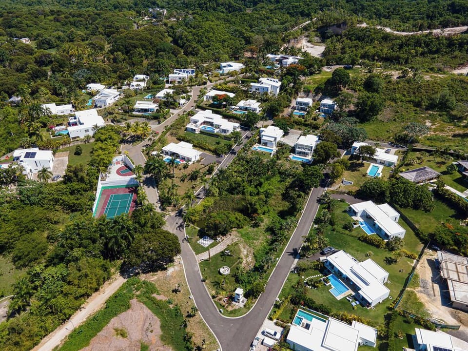 V08 Aurora Stylish New 4BR Villa · Pool · (1402)