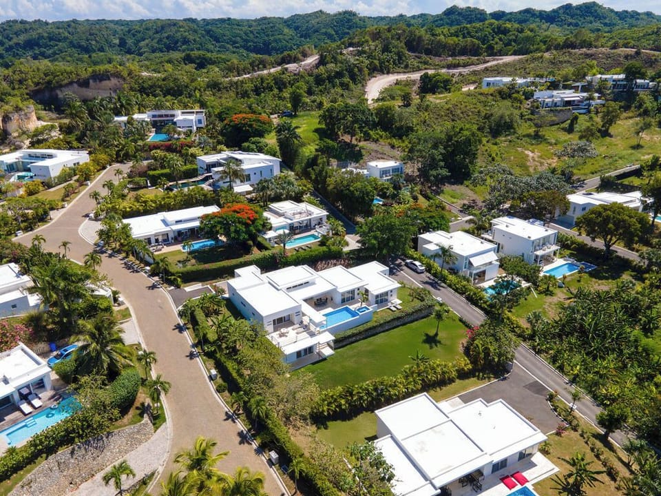 V08 Aurora Stylish New 4BR Villa · Pool · (1401)