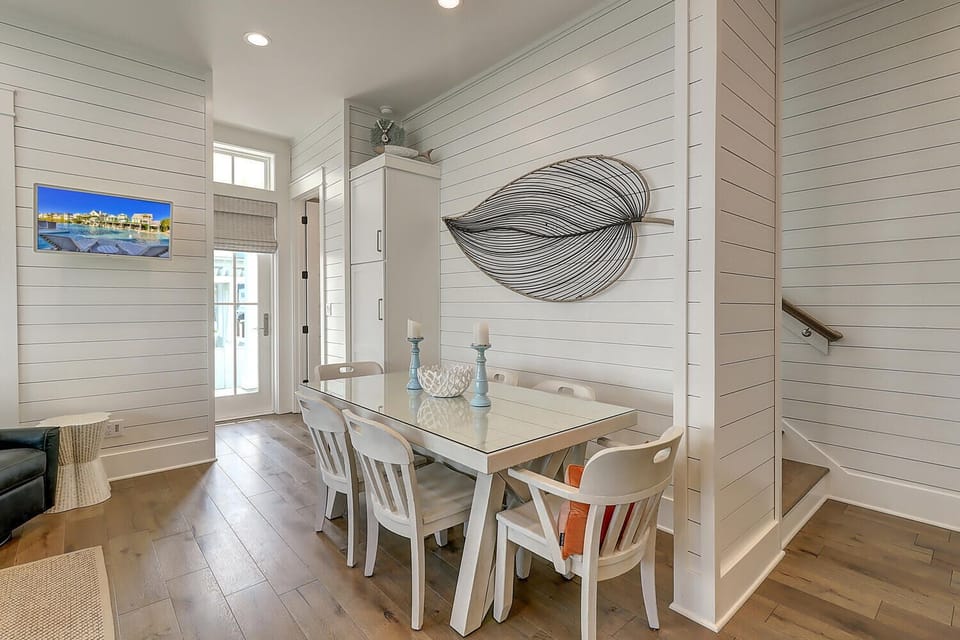 1st Floor, Dining Area