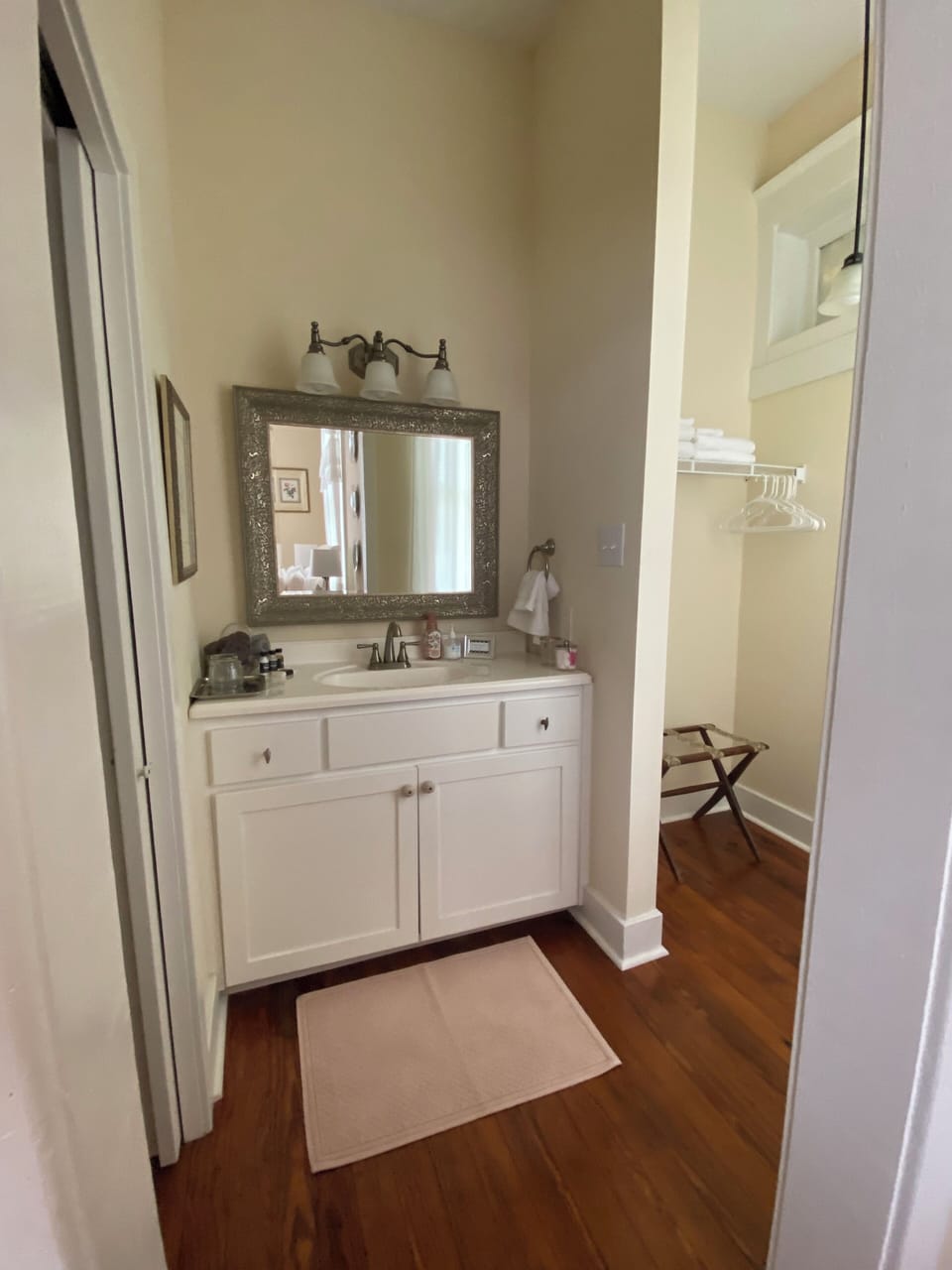 Classic Room | Bathroom | Combined shower/tub, hair dryer, towels, soap