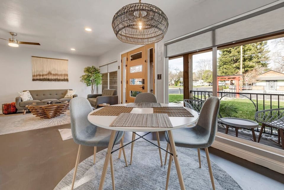 Dining room plus outdoor seating for the relaxing evenings