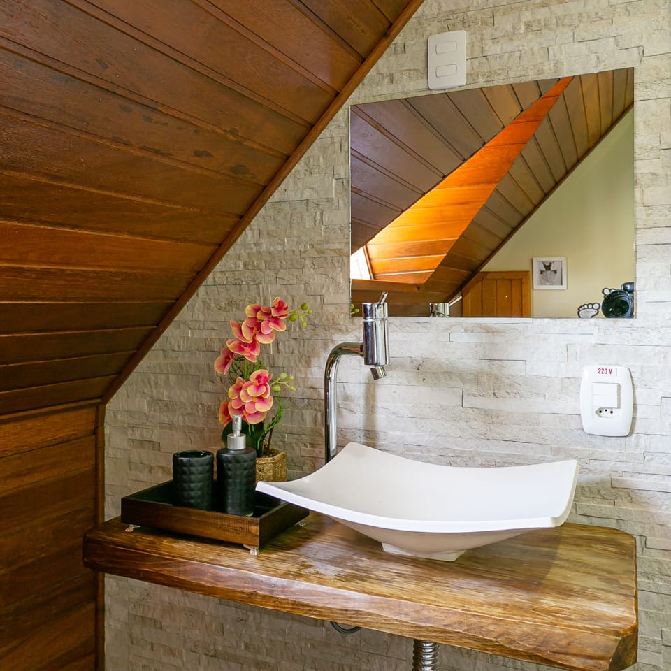 Honeymoon Room, 1 Bedroom | Bathroom | Hair dryer, towels