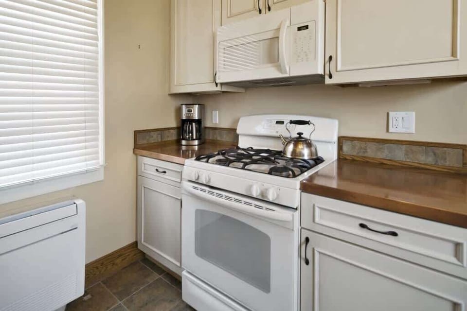 Gas range and microwave 