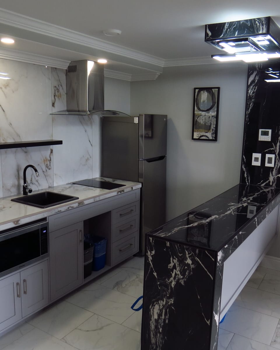 Luxury Room, 1 Bedroom | Private kitchen