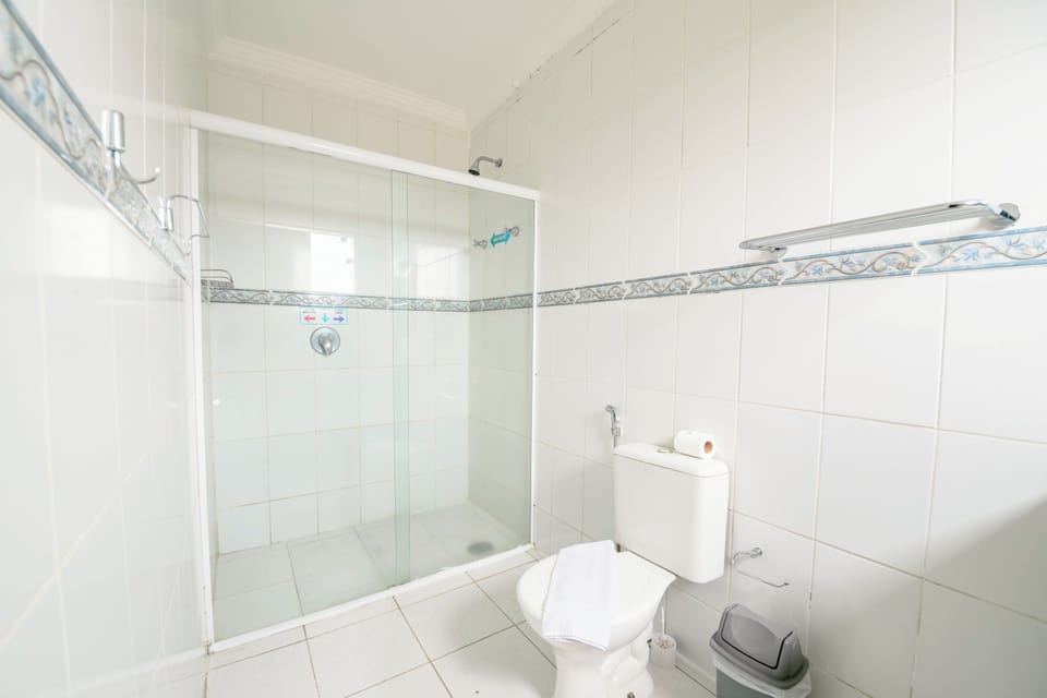 Standard Room | Bathroom | Combined shower/tub, hair dryer, towels, soap