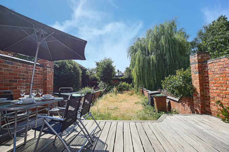 Spacious private garden with outdoor dining space