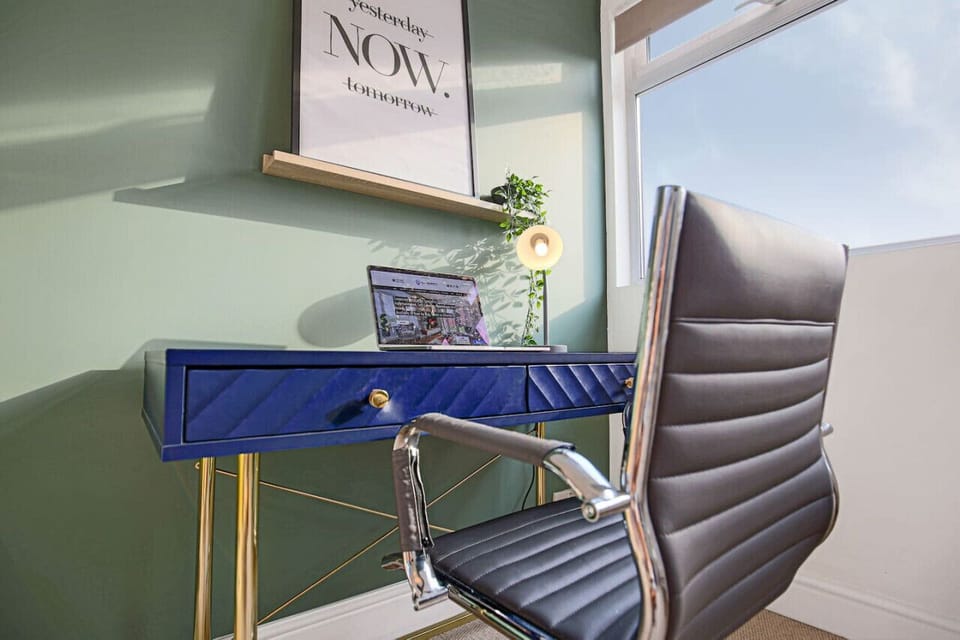 Work desk - perfect for those working or studying from home with fast wifi provided.