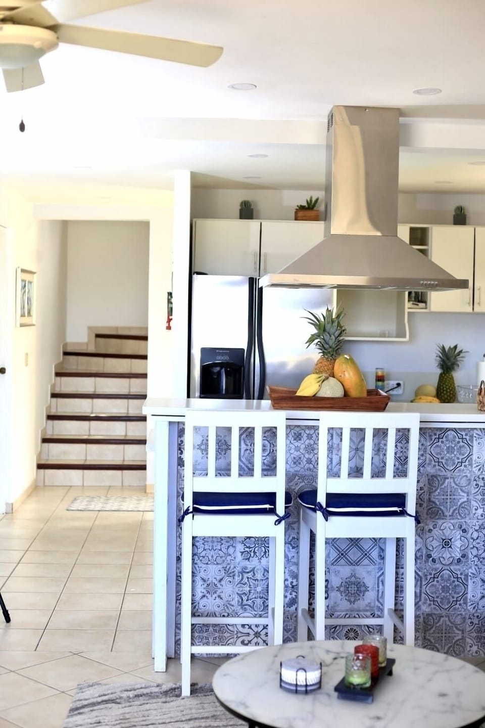 Kitchen area with bar stools 
Ground floor.