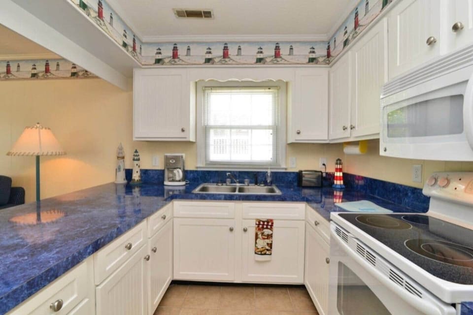 Private full size kitchen
