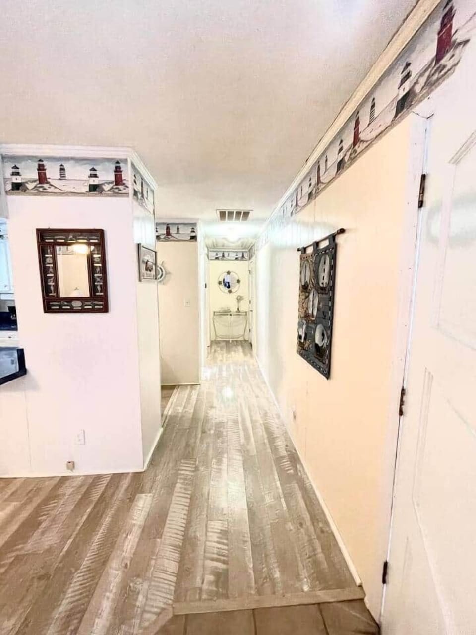 hall from livind room to bedroom