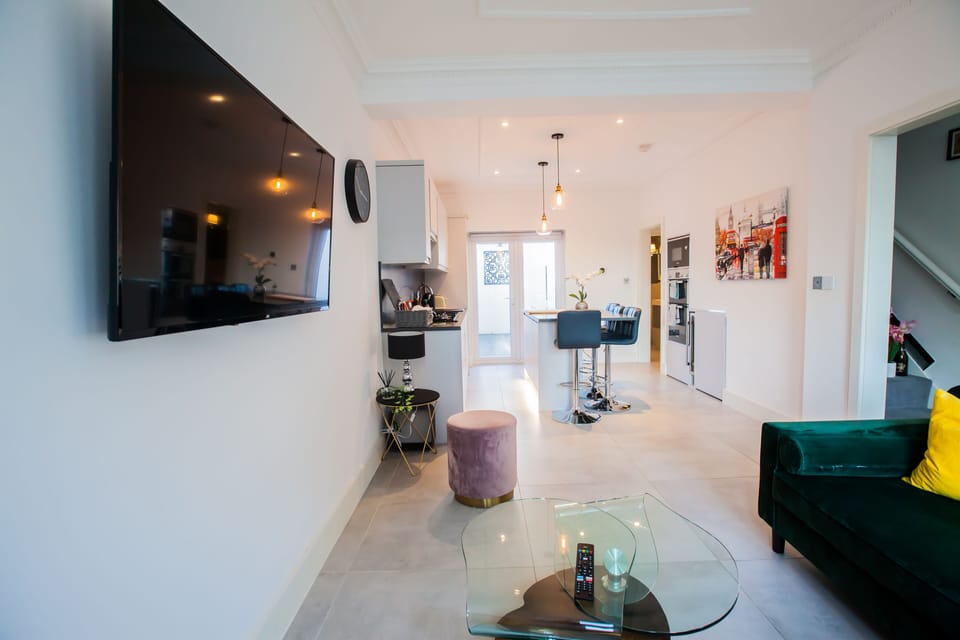 House | Living area | 65-inch LCD TV with digital channels, TV, Netflix