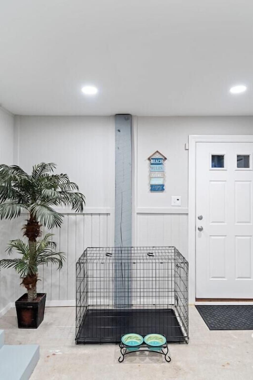 42" dog crate and 2 dog bowls