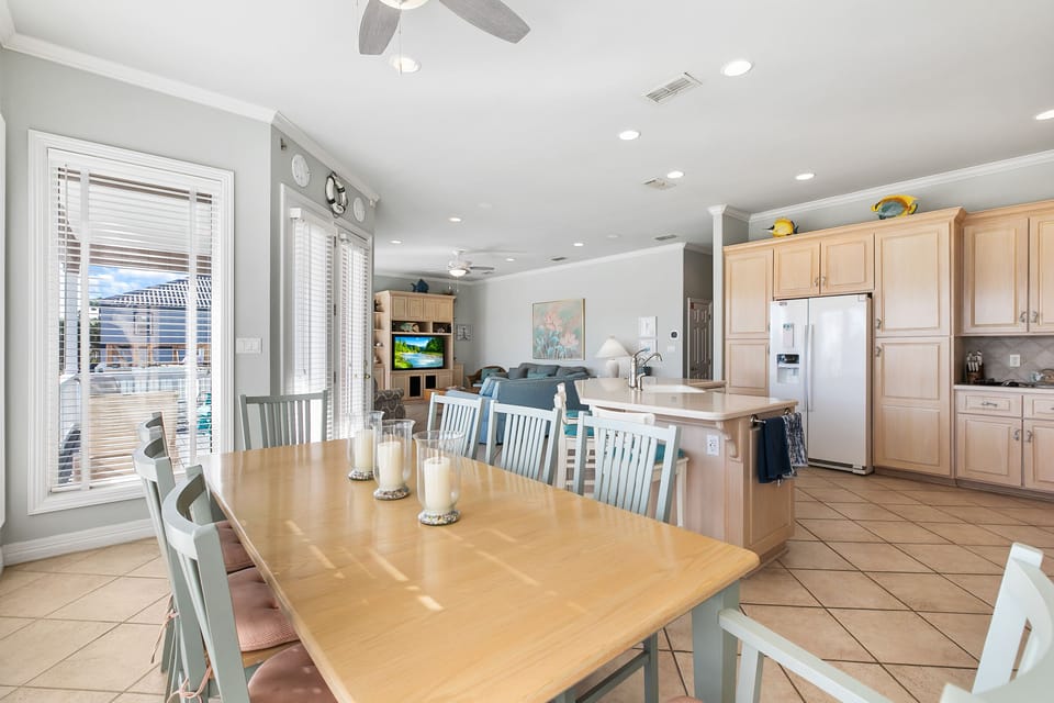 There is plenty of space for up to 10 guests!