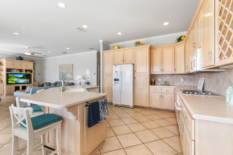 Bring out your inner chef in this fully stocked kitchen!