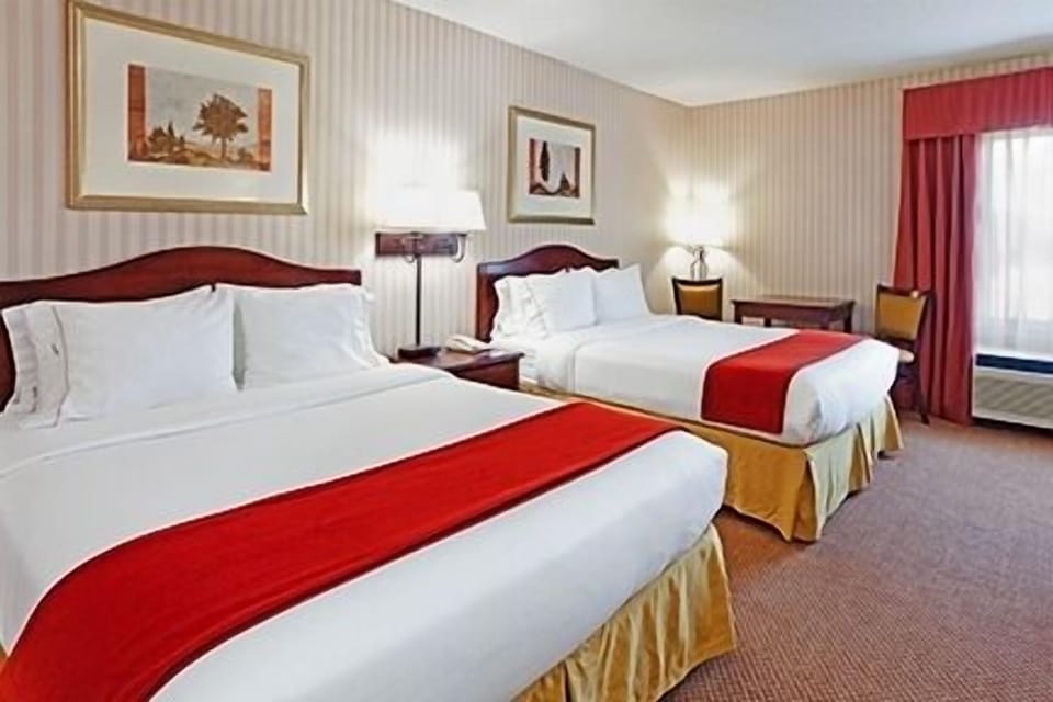 Desk, blackout drapes, iron/ironing board, free WiFi