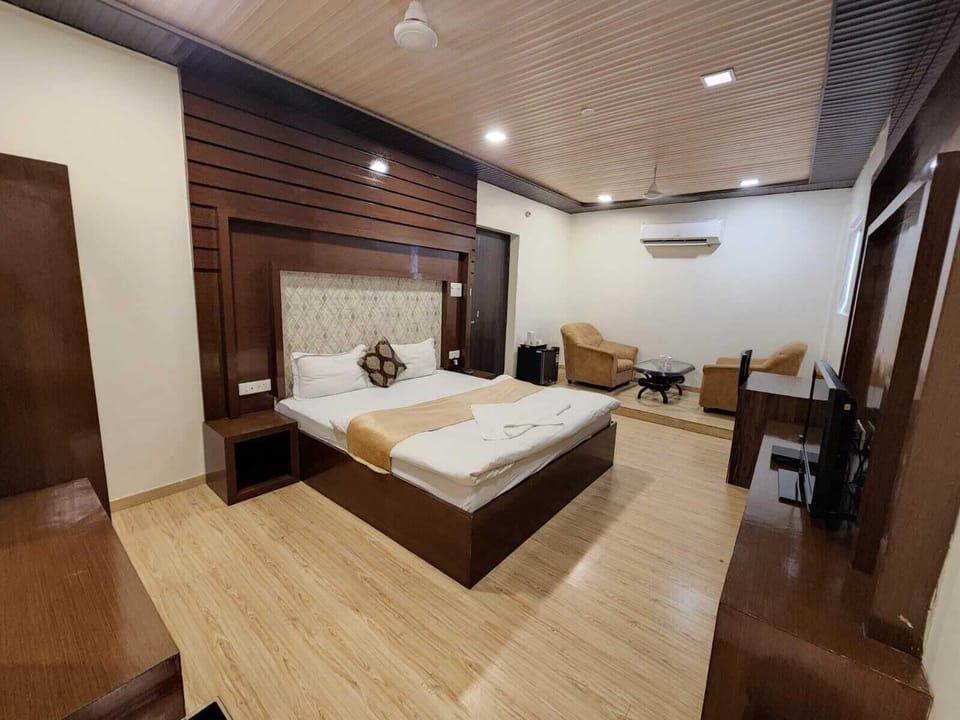 Superior Double or Twin Room | Memory foam beds, individually decorated, individually furnished, desk