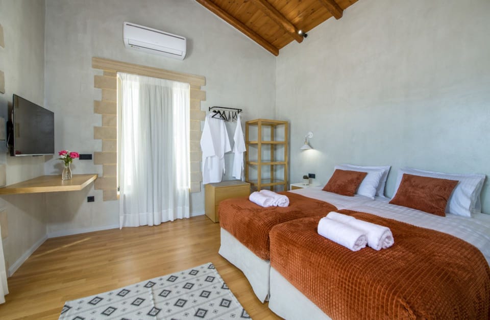Villa | 5 bedrooms, in-room safe, desk, laptop workspace