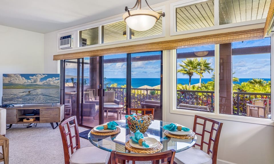 Villa, 2 Bedrooms | Dining