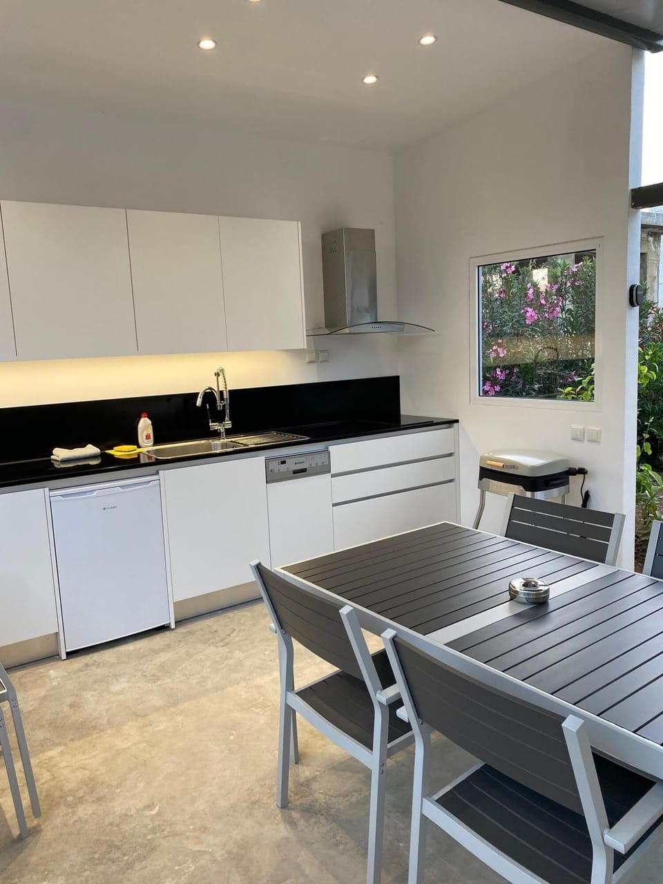 House, Accessible | Private kitchen | Dining tables