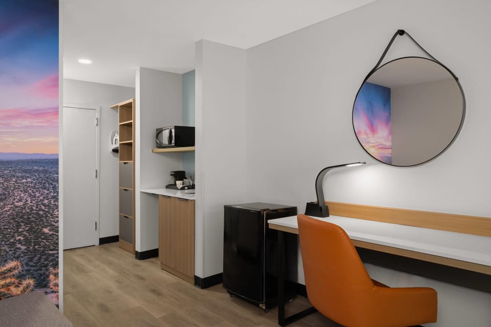 Suite, 1 King Bed, Non Smoking | Premium bedding, down comforters, pillowtop beds, desk