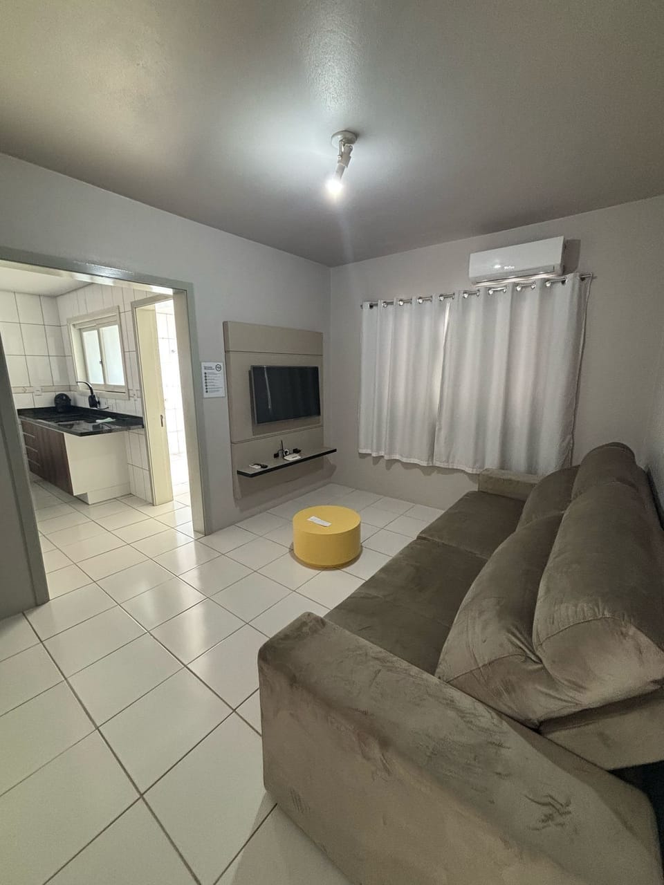 Apartamento 16 | Living area | 32-inch Smart TV with cable channels, TV
